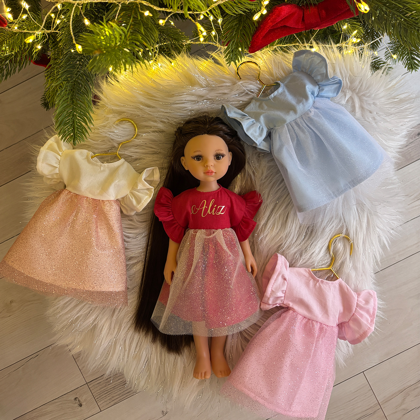 Miért érdemes plusz, névreszóló babaruhát választani a Paola Reina babához?